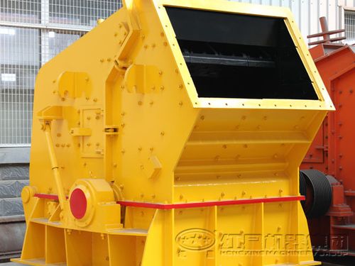 反击式破碎机工作原理详解 从冲击破碎到高效成型的核心技术